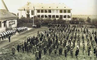 slávnostné vztýčenie vlajky 27.10. 1934 pri oslave vzniku ČSR